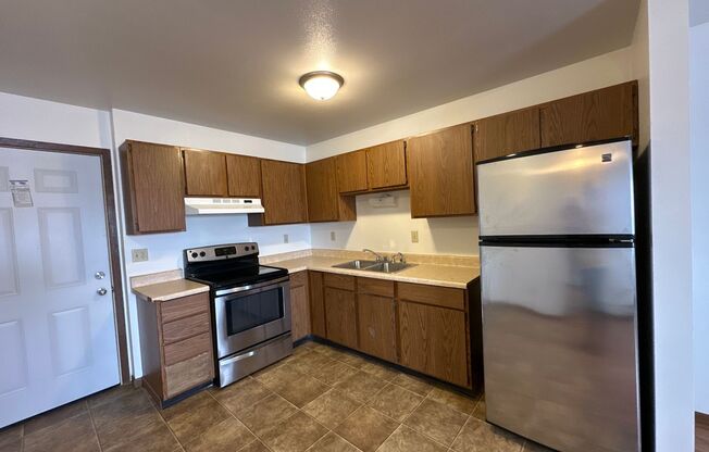 2 beds, 1 bath, $545, Unit #43