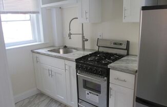 Spacious studio - Laundry in Building - Close to Whole Foods - B line T