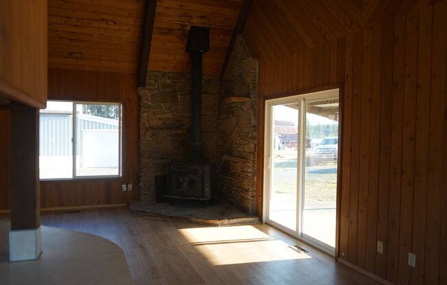 Charming Cabin Style Rental Home for Lease near Ridgefield / Battle Ground boarder - 21705 NE 50th Ave