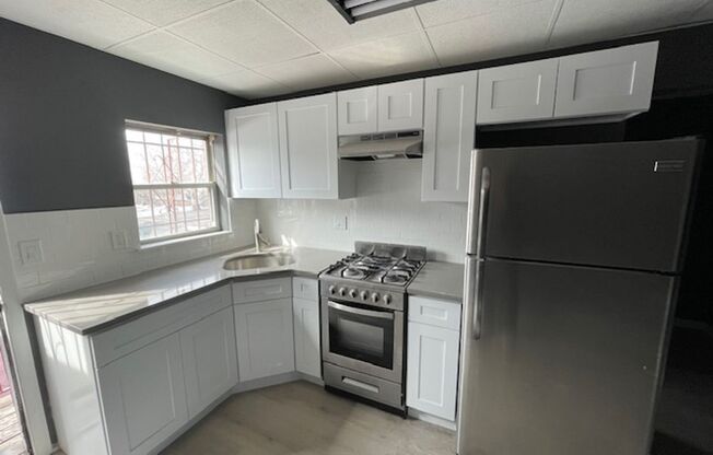 EXTREMELY Large Apartment in Grays Ferry Apartment Available NOW!