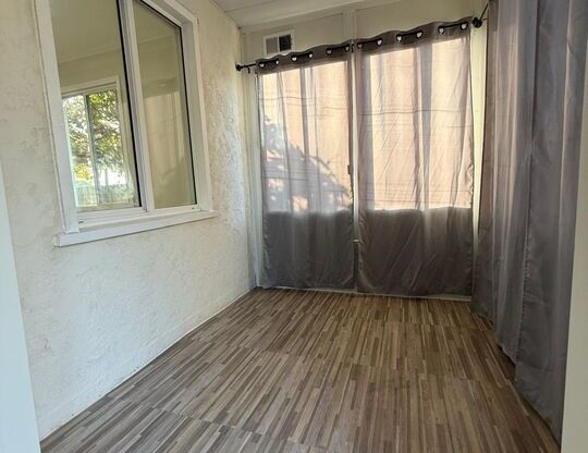 3 beds, 1 bath, 700 sqft, $3,000