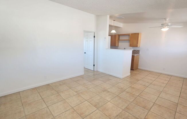 1 bed, 1 bath, 450 sqft, $875, Unit Unit 4