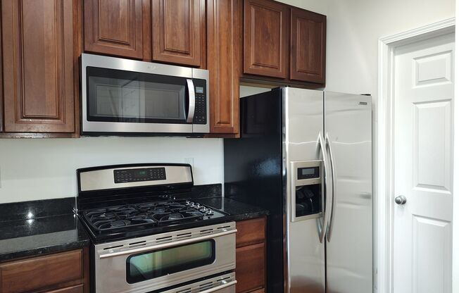 Beautiful Condo located in The Reinassance Community!