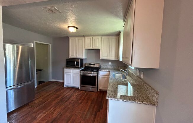 3 beds, 2 baths, $1,650