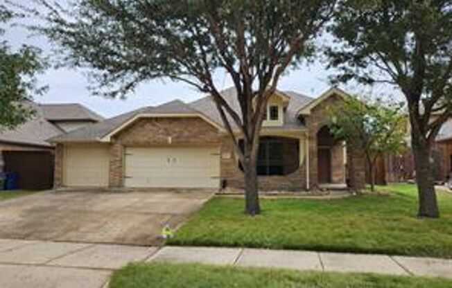 Three Car Garage in Little Elm