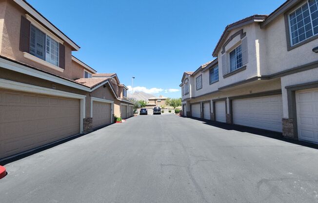 3 beds, 2.5 baths, $1,750, Unit Unit 1039