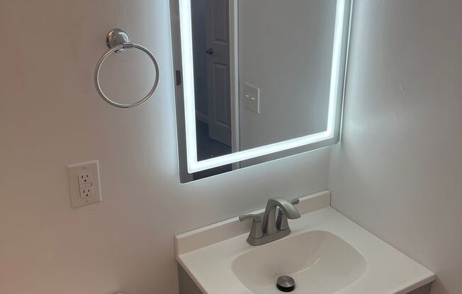 3 beds, 1 bath, 960 sqft, $1,395, Unit 415