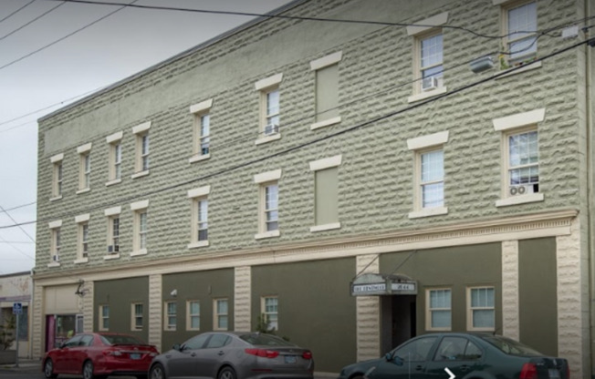 N Portland - Lease this Kenton Studio Ready Early July!