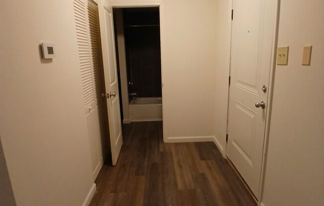 2 beds, 1 bath, 800 sqft, $1,095, Unit 190203