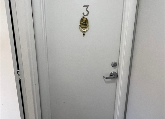 11 OLD COLONY LN