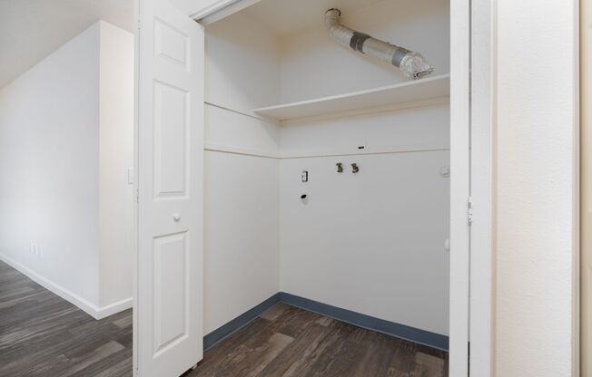 2 beds, 1 bath, 850 sqft, $1,550, Unit 750