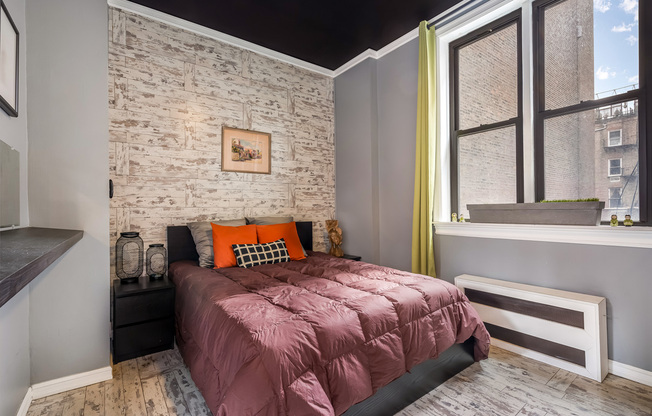 266 W 22 ST