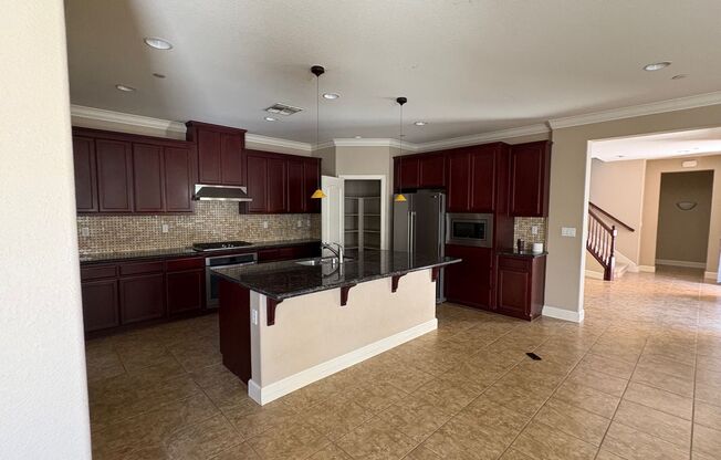 Large executive home close to Questa school!