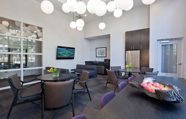 1 bed, 1 bath, 829 sqft, $1,665, Unit 906