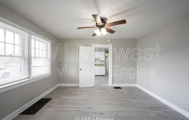 4302 E 10 ST