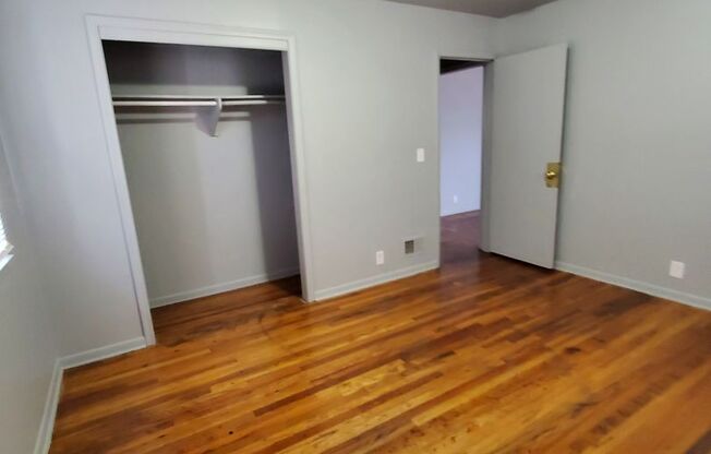 2 beds, 1 bath, $800, Unit 8023