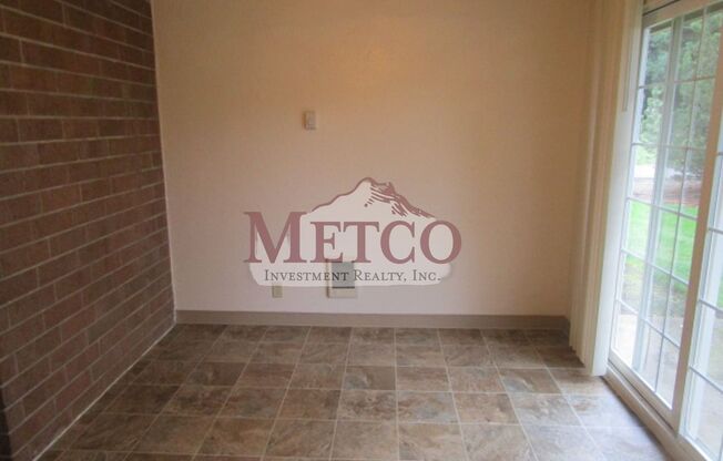 2 beds, 1 bath, 924 sqft, $1,495, Unit 740