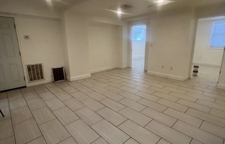 3 beds, 1 bath, $2,750, Unit 6