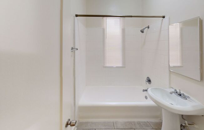 Studio, 1 bath, 480 sqft, $1,595, Unit 404