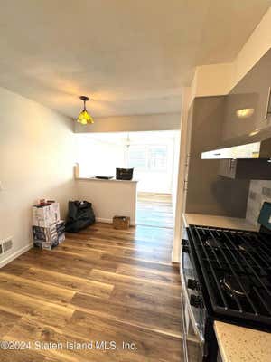 3 beds, 1 bath, 2,920 sqft, $2,600