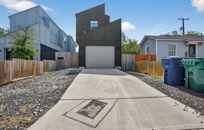 Urban Modern Living Near Downtown San Antonio! **2 Weeks Free!!**