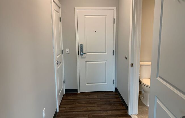 Studio, 1 bath, 420 sqft, $1,550, Unit 404