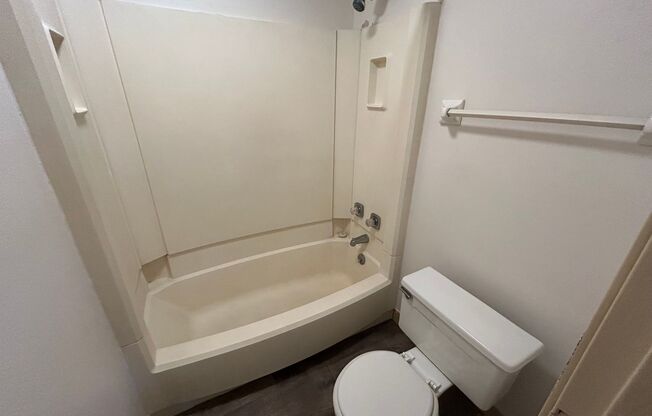 2 beds, 1.5 baths, $1,350, Unit 214