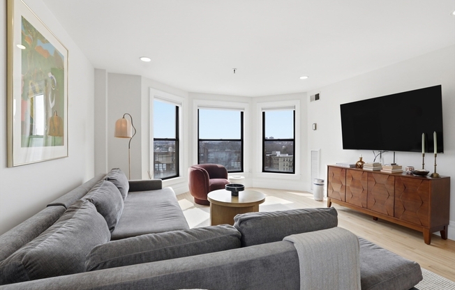 390 COMMONWEALTH AVE