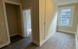 3 beds, 1 bath, $1,700, Unit Unit 2