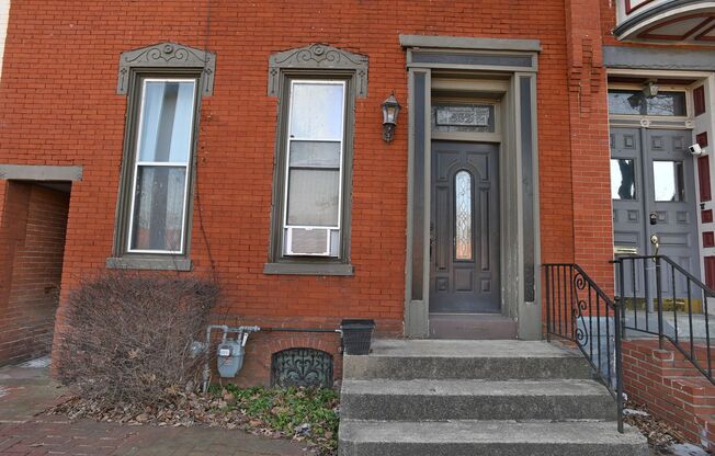 562 Race St