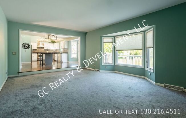 810 CLARENDON LN