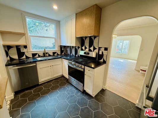 1 bed, 1 bath, 700 sqft, $2,150