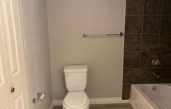 1 bed, 1 bath, 442 sqft, $1,415, Unit B101