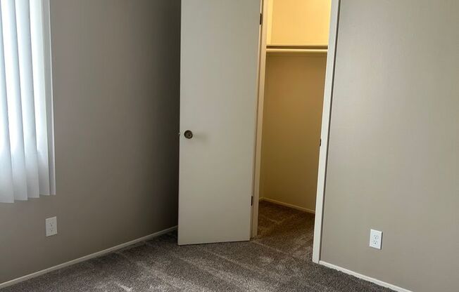 2 beds, 1 bath, 869 sqft, $1,139, Unit 2872B