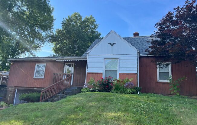 Spacious 3 bed/1bath available in Akron Firestone!