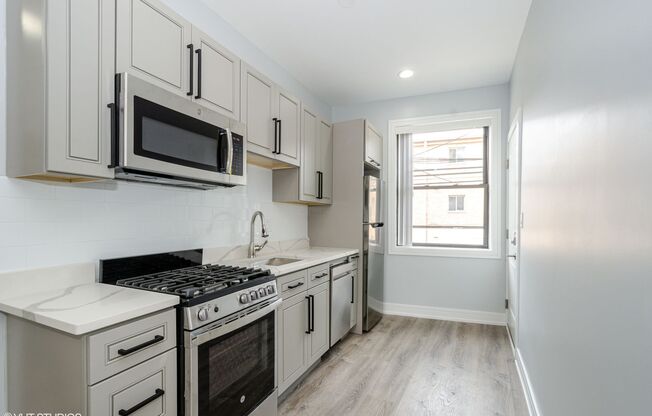 3 beds, 1 bath, 850 sqft, $2,600, Unit 1908-2