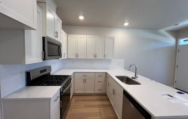 Modern *NEW CONSTRUCTION* 3 BD* 2.5 BA Townhome Located In Hillsboro's *NEW* Gordon Creek Pointe Community! *Minutes From High Tech Corridor & Tanasbourne!*