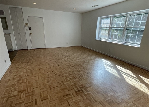 153 LAKESHORE RD