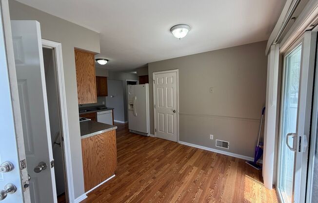 538 56 ST SE
