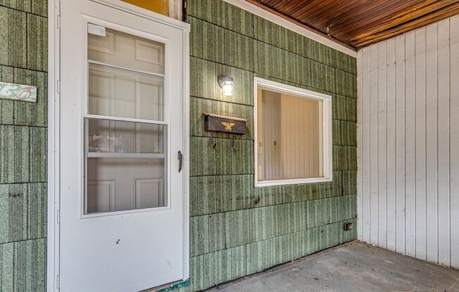 Remodeled 2 Bedroom, 1 Bathroom in Mt. Oliver- Newly Renovated!