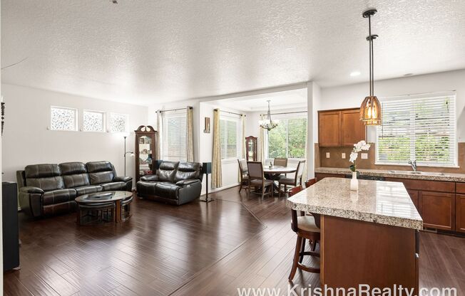 Lovely 3 BD*  2.5 BA* Single Family Home Nestled On A Quiet Cul-de-sac In The Heart Of Solano Estates Community In Hillsboro! *Charming Neighborhood/*Great Location!