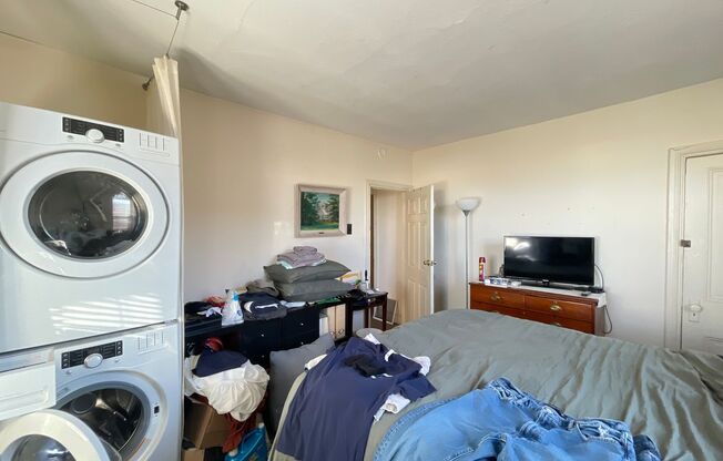 2 beds, 1 bath, $1,795, Unit Unit 3