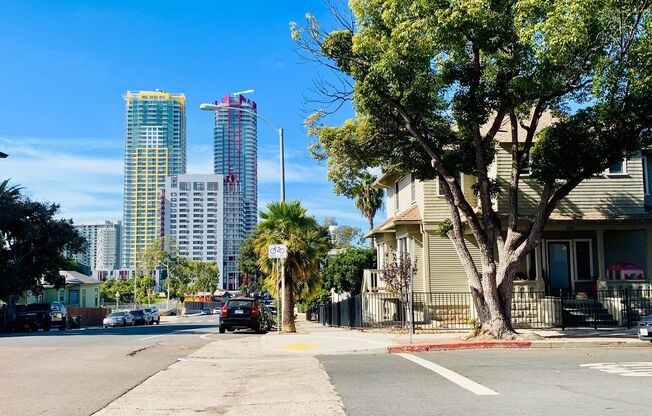 STUDIO WITH A PEAK VIEW OF DOWNTOWN! $1,495/month!