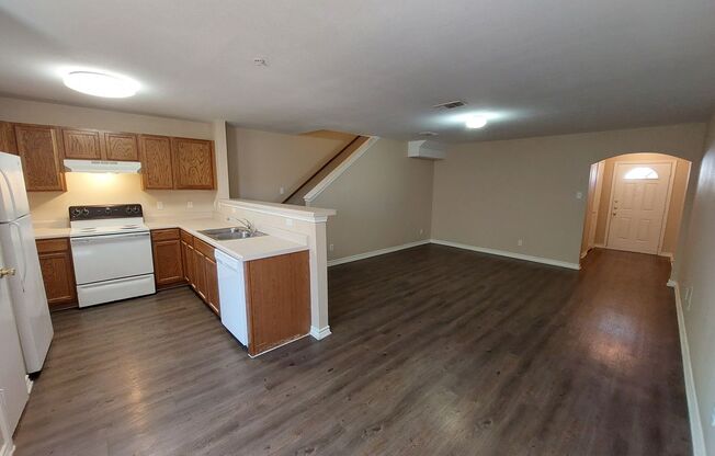 3 beds, 2.5 baths, $1,250, Unit 3