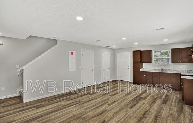 627 BLODGETTS LN