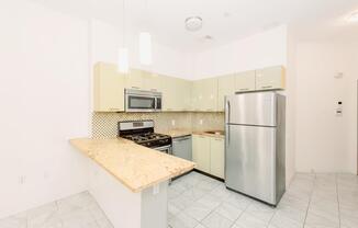 Studio, 1 bath, 424 sqft, $2,595, Unit 4-F