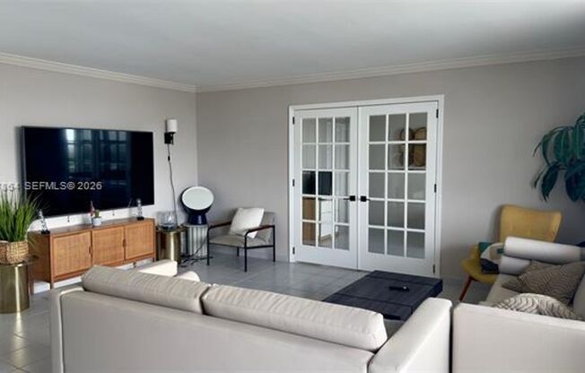 9225 Collins Ave # 812 (A12007864)