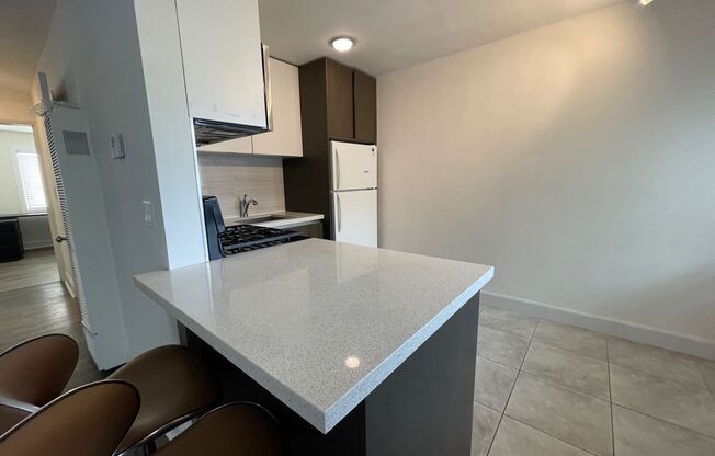 2 beds, 1 bath, $2,610, Unit 8