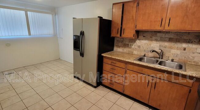 2 beds, 1 bath, $1,295