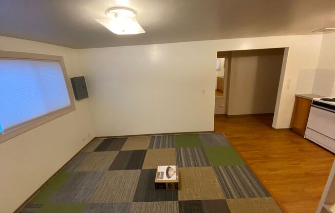 1 bed, 1 bath, 650 sqft, $975, Unit 4